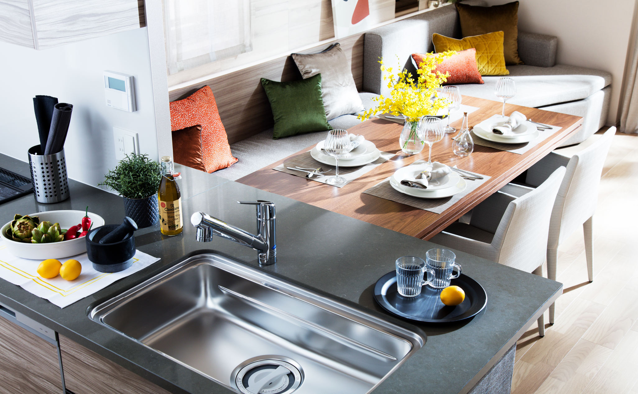 KITCHEN DINING